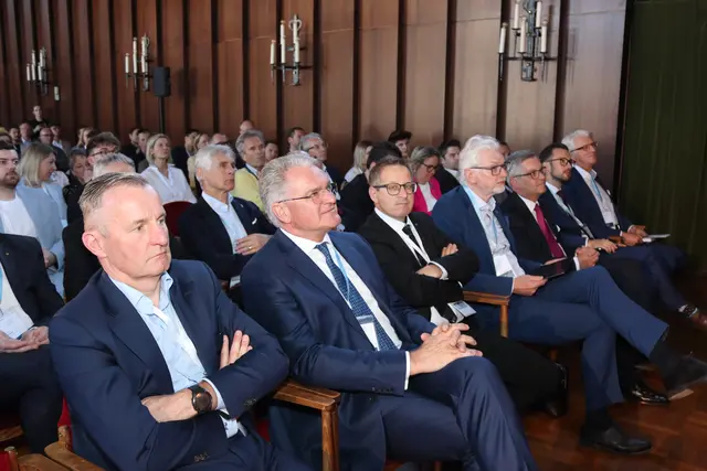 Das Motto der diesjährigen Wirtschaftsgespräche lautet: Wirtschaft. Macht. Zukunft. | Foto: MeinBezirk.at/Chiara Kresse