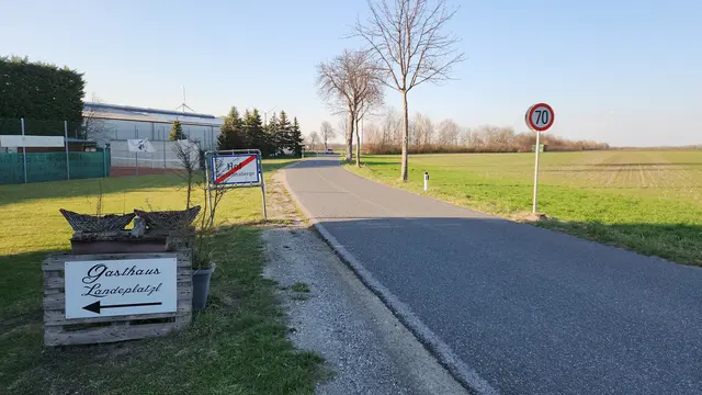 Ab der Ortstafel bis rund 200 Meter nach dem Sammelzentrum gilt künftig eine Höchstgeschwindigkeit von 70 km/h.  | Foto: Marktgemeinde Hof am Leithaberge