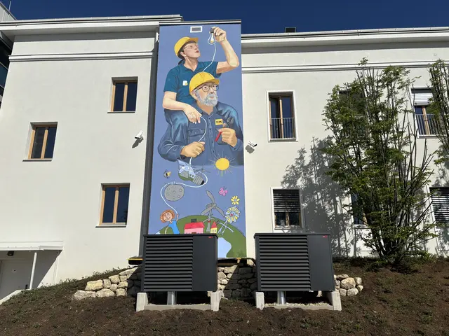 Aus mehr als 5.000 Zeichnungen von Volksschulkindern aus dem ganzen Land wurde ein Teil der Fassade gestaltet. | Foto: Stefan Schneider/MeinBezirk