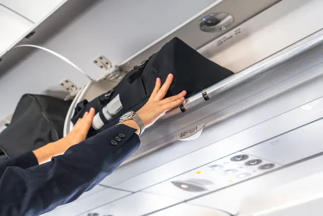Ab dem 19. Mai kostet das Handgepäck extra. | Foto: stock.adobe/unai