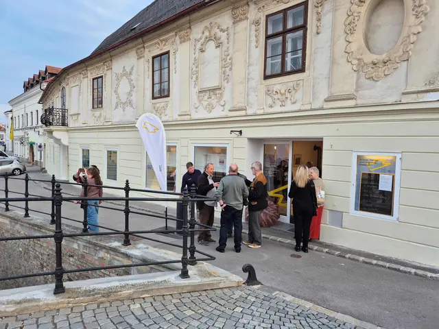 Harfenklänge begeistern, Lachnit-Schau war in Klosterneuburg ein voller Erfolg