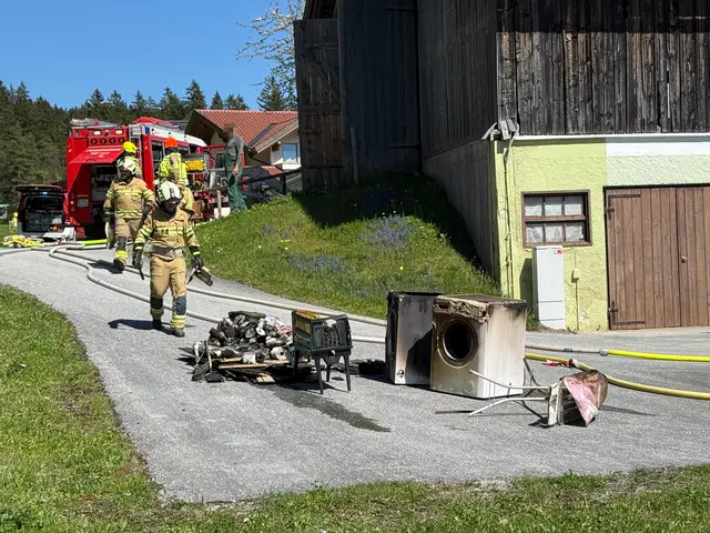 Technischer Defekt löst Brand in bäuerlichem Anwesen aus