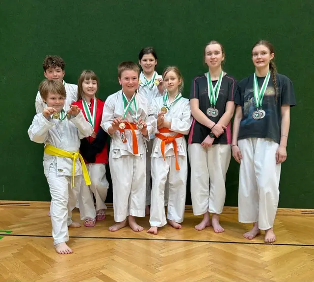 Brucker Karateteam holte 17 Medaillen