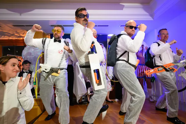 Was für eine Mitternachtseinlage: die Bürgermeister Paul Porteder (Tullnerbach) Stefan Steinbichler (Purkersdorf), Christian Lautner (Wolfsgraben) und Josef Rothensteiner (Pressbaum) machten einen Ghostbuster-Einsatz. | Foto: VP Tullnerbach, Nadja Büchler, 2026