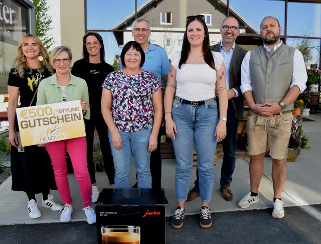 Die glücklichen Hauptpreisgewinner  | Foto: MeinBezirk/Josef Strohmeier