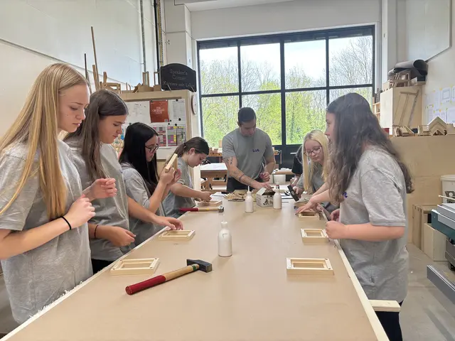 Schülerinnen der MS Pitten beim Girls’Day 2026 in der Lehrwerkstatt bei List GC.  | Foto: © List GC