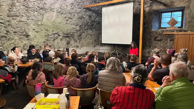 Auch Veranstaltungen wie der Steirische Vorlesetag werden in der Burgruine abgehalten. | Foto: Burgverein