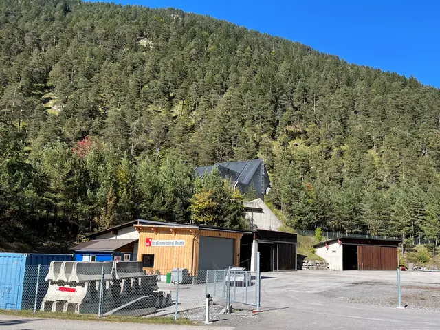 Der Stützpunkt der Straßenmeisterei Reutte beim Südportal des Lermooser Tunnels ist in die Jahre gekommen und wird an einen neuen Standort verlegt. | Foto: Fernpassstraße GmbH