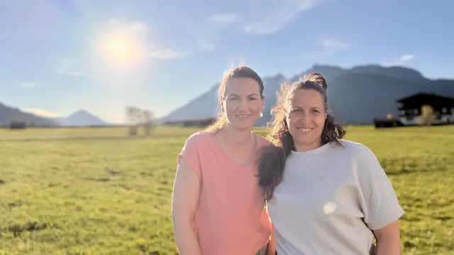 Obfrau Elisabeth Moser und Kassierin Angelika Pletz. | Foto: EGG Sonnenkraft Saalfelden