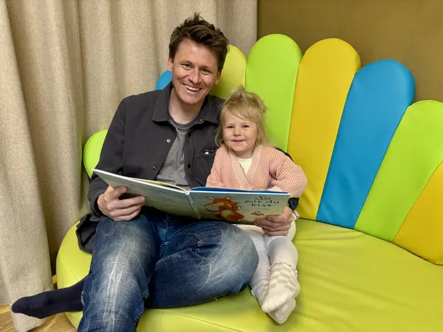 Daniel Reiter und seine Tochter Haily finden die neue Kindervilla im Mikado spitze. | Foto: Hilfswerk Salzburg