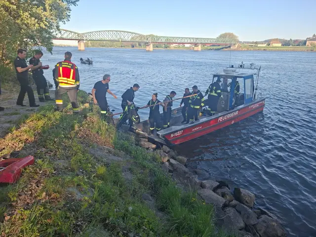 Großeinsatz in Krems – Auto versinkt in Donau, ein Todesopfer