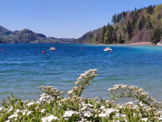 Am Fuschlsee angekommen. Links im Bild Schloss Fuschl. | Foto: H.Bachinger