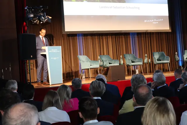 Landesrat Sebastian Schuschnig: "Eine funktionierende Wirtschaft ist die Grundlage von funktionierenden Staaten." | Foto: MeinBezirk.at/Chiara Kresse