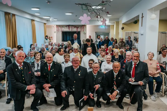 Bischof Krautwaschl berührt Herzen im Pflegezentrum SeneCura