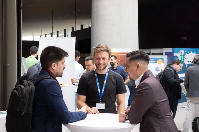 Zum vierten Mal fand die International Sustainable Energy Conference, kurz ISEC, in Graz statt. Diese holt Expertinnen und Experten aus Politik, Wirtschaft und Forschung zusammen, um über die Zukunft der Energiewirtschaft zu diskutieren und sich auszutauschen. | Foto: Studio LippZahnschirm