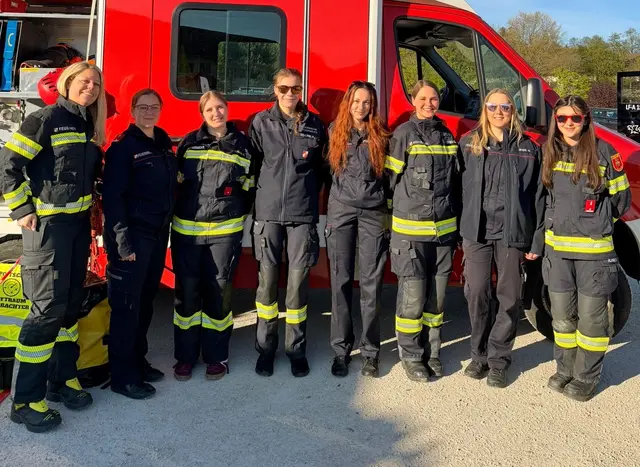 Auch aus dem Bezirk Feldkirchen war die Feuerwehr mit starker weiblicher Beteiligung vertreten.  | Foto: Manuela Unegg