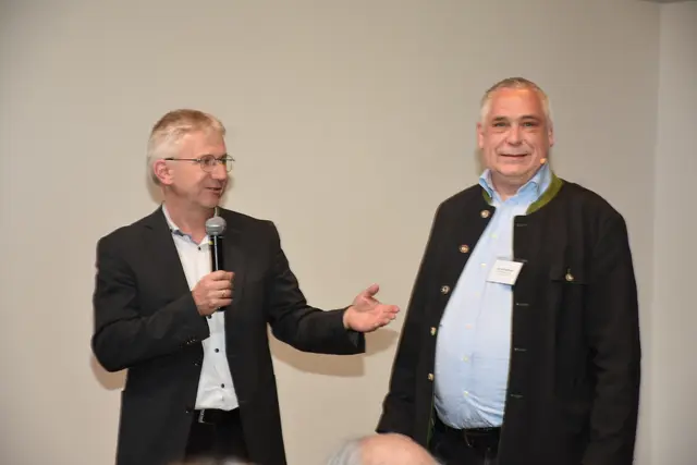 Buchpräsentation „Aichinger-Haslinger-Zeilinger", Atlas der Familiennamen auf -inger in Oberösterreich von Karl Hohensinner im Adalbert Stifter Institut. Das Buch kann beim Herausgeber Adalbert-Stifter-Institut um 33 Euro erworben werden.
Adalbert-Stifter-Institut des Landes Oberösterreich
Adalbert-Stifter-Platz 1
4020 Linz
Telefon: +43 (0)732 7720/11294–11295
E-Mail: office@stifter-haus.at | Foto: Robert Zinterhof