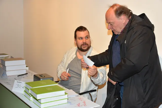 Buchpräsentation „Aichinger-Haslinger-Zeilinger", Atlas der Familiennamen auf -inger in Oberösterreich von Karl Hohensinner im Adalbert Stifter Institut. Das Buch kann beim Herausgeber Adalbert-Stifter-Institut um 33 Euro erworben werden.
Adalbert-Stifter-Institut des Landes Oberösterreich
Adalbert-Stifter-Platz 1
4020 Linz
Telefon: +43 (0)732 7720/11294–11295
E-Mail: office@stifter-haus.at | Foto: Robert Zinterhof