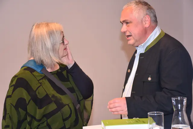 Buchpräsentation „Aichinger-Haslinger-Zeilinger", Atlas der Familiennamen auf -inger in Oberösterreich von Karl Hohensinner im Adalbert Stifter Institut. Das Buch kann beim Herausgeber Adalbert-Stifter-Institut um 33 Euro erworben werden.
Adalbert-Stifter-Institut des Landes Oberösterreich
Adalbert-Stifter-Platz 1
4020 Linz
Telefon: +43 (0)732 7720/11294–11295
E-Mail: office@stifter-haus.at | Foto: Robert Zinterhof