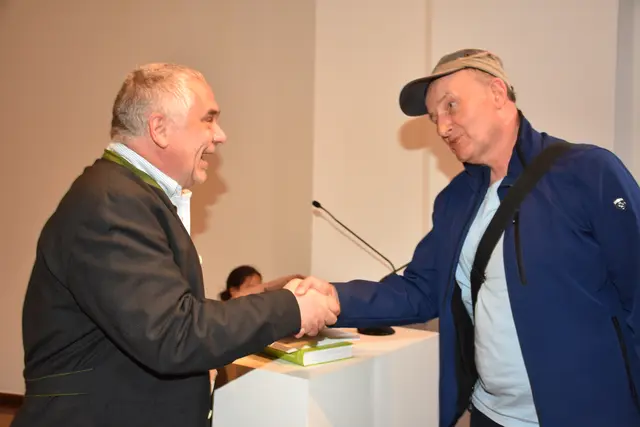 Buchpräsentation „Aichinger-Haslinger-Zeilinger", Atlas der Familiennamen auf -inger in Oberösterreich von Karl Hohensinner im Adalbert Stifter Institut. Das Buch kann beim Herausgeber Adalbert-Stifter-Institut um 33 Euro erworben werden.
Adalbert-Stifter-Institut des Landes Oberösterreich
Adalbert-Stifter-Platz 1
4020 Linz
Telefon: +43 (0)732 7720/11294–11295
E-Mail: office@stifter-haus.at | Foto: Robert Zinterhof