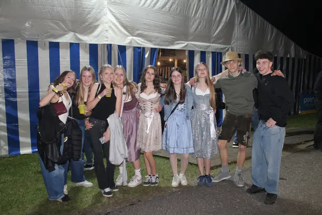 Partygäste feierten beim Zeltfest in Niederkappel ausgiebig