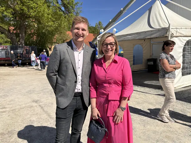Grottenhof Eventmanager Julian Gigler mit Bürgermeisterin Karin Stromberger. | Foto: B. Gady