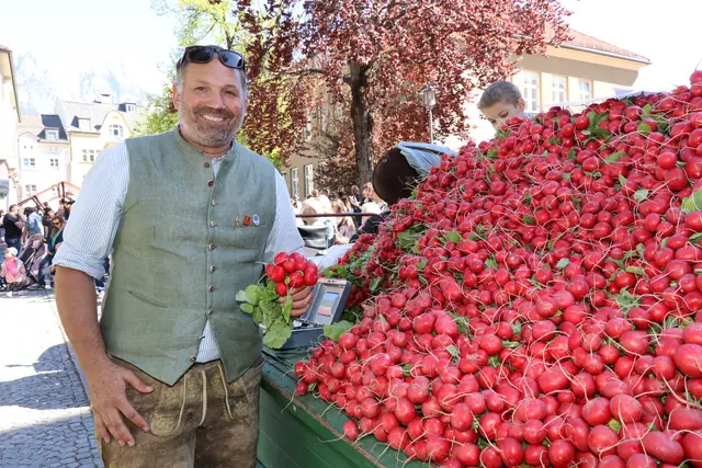 Radieschenfest 2026 begeistert mit Brauchtum und Genuss in Hall