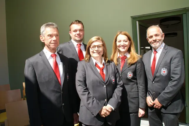 Das Rote Kreuz ist die zuständige Organisation: Von links: Michael Striny, Stefan Gindl, Sonja Windisch, Tanja König und Helmut Glettler. | Foto: Anna Maria Kaufmann