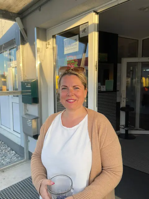 Romy Windl organisiert das Jugendclubbing und schafft damit einen sicheren Rahmen für junge Partygäste. Ihr Ziel ist es, Jugendlichen echte Disco-Erlebnisse ohne Alkohol zu ermöglichen. Dabei setzt sie bewusst auf Angebote, die zur heutigen Jugend passen. | Foto: Cornelia Strobl