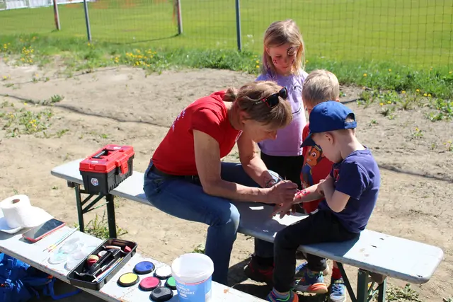 Auch Kinderschminken durfte nicht fehlen | Foto: Helga Gößwellner