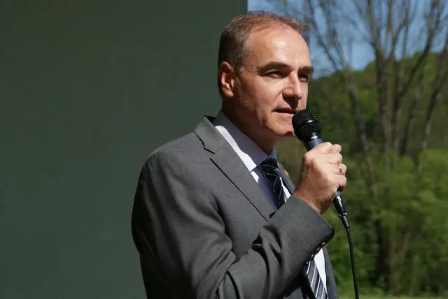 Landesrat Leonhard Schneemann gratulierte zur Eröffnung des neuen Pflegestützpunkts. | Foto: Anna Maria Kaufmann