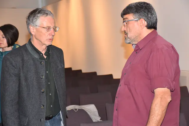 Buchpräsentation „Aichinger-Haslinger-Zeilinger", Atlas der Familiennamen auf -inger in Oberösterreich von Karl Hohensinner im Adalbert Stifter Institut. Das Buch kann beim Herausgeber Adalbert-Stifter-Institut um 33 Euro erworben werden.
Adalbert-Stifter-Institut des Landes Oberösterreich
Adalbert-Stifter-Platz 1
4020 Linz
Telefon: +43 (0)732 7720/11294–11295
E-Mail: office@stifter-haus.at | Foto: Zinterhof