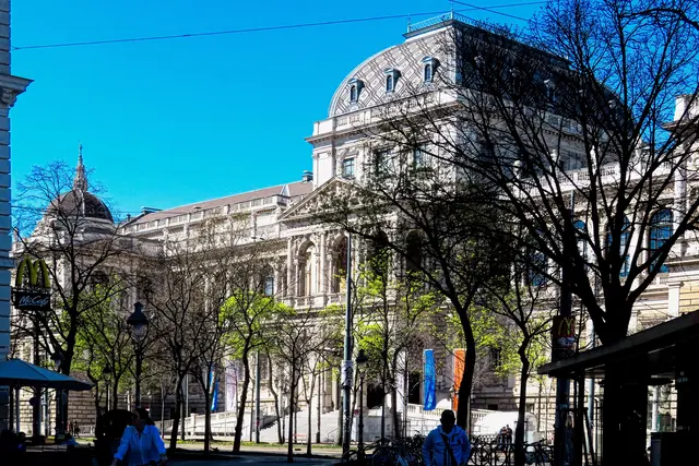 Die Wiener Universität im Frühlingsschmuck