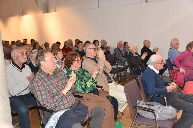 Buchpräsentation „Aichinger-Haslinger-Zeilinger", Atlas der Familiennamen auf -inger in Oberösterreich von Karl Hohensinner im Adalbert Stifter Institut. Das Buch kann beim Herausgeber Adalbert-Stifter-Institut um 33 Euro erworben werden.
Adalbert-Stifter-Institut des Landes Oberösterreich
Adalbert-Stifter-Platz 1
4020 Linz
Telefon: +43 (0)732 7720/11294–11295
E-Mail: office@stifter-haus.at | Foto: Robert Zinterhof