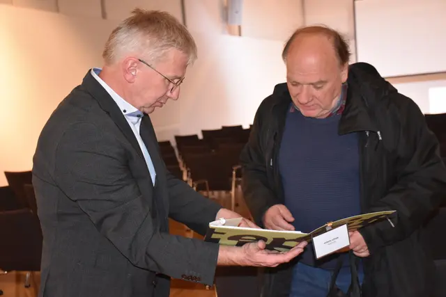 Buchpräsentation „Aichinger-Haslinger-Zeilinger", Atlas der Familiennamen auf -inger in Oberösterreich von Karl Hohensinner im Adalbert Stifter Institut. Das Buch kann beim Herausgeber Adalbert-Stifter-Institut um 33 Euro erworben werden.
Adalbert-Stifter-Institut des Landes Oberösterreich
Adalbert-Stifter-Platz 1
4020 Linz
Telefon: +43 (0)732 7720/11294–11295
E-Mail: office@stifter-haus.at | Foto: Robert Zinterhof