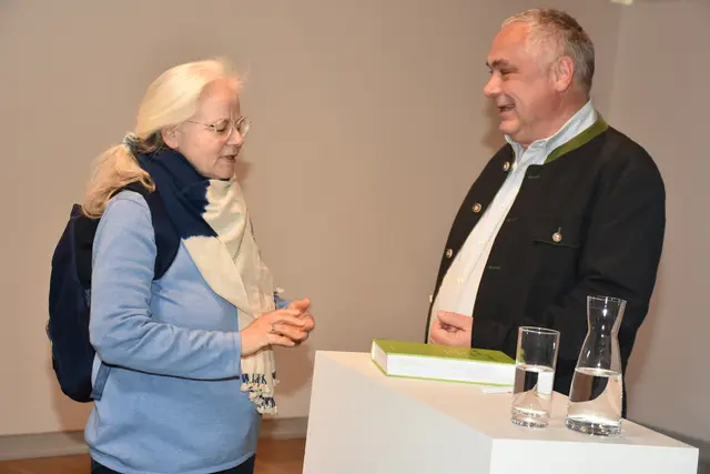 Buchpräsentation „Aichinger-Haslinger-Zeilinger", Atlas der Familiennamen auf -inger in Oberösterreich von Karl Hohensinner im Adalbert Stifter Institut. Das Buch kann beim Herausgeber Adalbert-Stifter-Institut um 33 Euro erworben werden.
Adalbert-Stifter-Institut des Landes Oberösterreich
Adalbert-Stifter-Platz 1
4020 Linz
Telefon: +43 (0)732 7720/11294–11295
E-Mail: office@stifter-haus.at | Foto: Robert Zinterhof