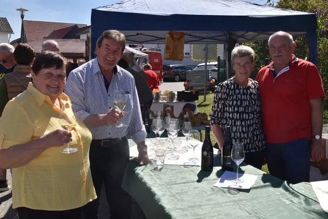 Von hervorragenden Mehlspeisen bis zu ausgezeichneten Weinen gab es zu verkosten. | Foto: MeinBezirk/Michael Strini