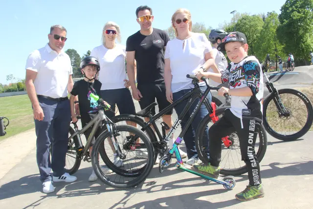 Jugend stürmte neue Pumptrackbahn