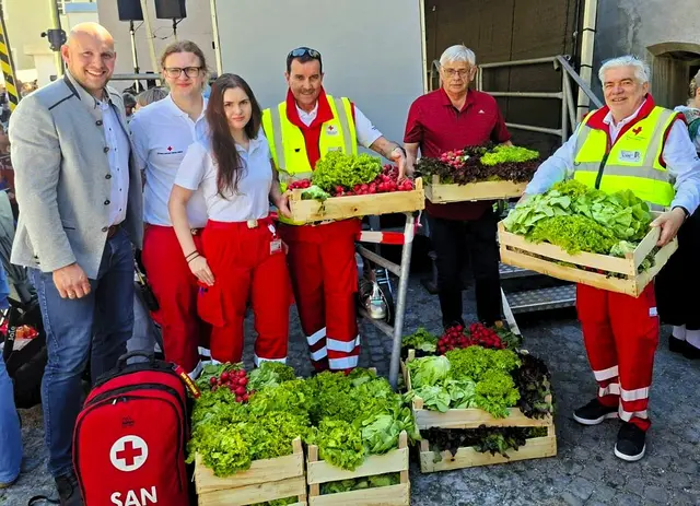 "Spende übergeben!" 
v.l.n.r: Ortsbauernobmann Thaur Romed Plank, RS Frank Peter und Miriam Clari, Cattani Toaba Tafel Hall, Obmann Romed Giner, Wolfgang Willburger Tafel Hall