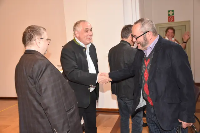 Buchpräsentation „Aichinger-Haslinger-Zeilinger", Atlas der Familiennamen auf -inger in Oberösterreich von Karl Hohensinner im Adalbert Stifter Institut. Das Buch kann beim Herausgeber Adalbert-Stifter-Institut um 33 Euro erworben werden.
Adalbert-Stifter-Institut des Landes Oberösterreich
Adalbert-Stifter-Platz 1
4020 Linz
Telefon: +43 (0)732 7720/11294–11295
E-Mail: office@stifter-haus.at | Foto: Robert Zinterhof