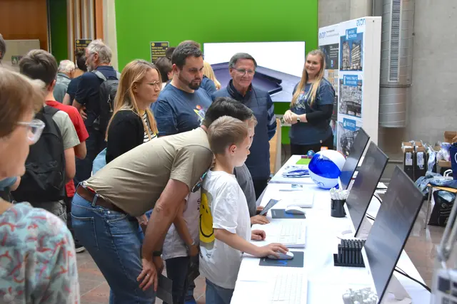 Bei der Langen Nacht der Forschung konnte viel ausprobiert werden. | Foto: MeinBezirk/Helmut Riedl