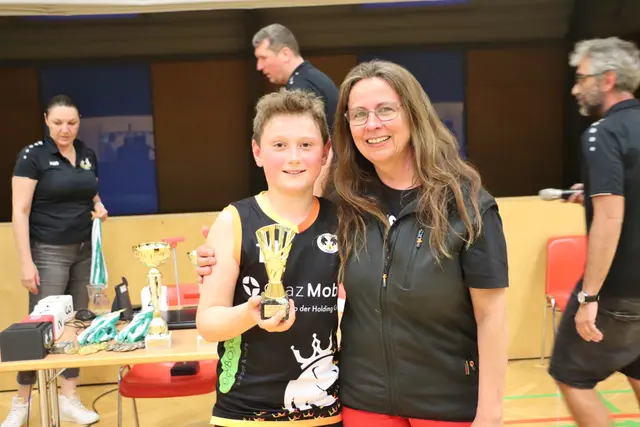 Sandro Jaksic (11) mit GR Monika Dunkl | Foto: Edith Ertl