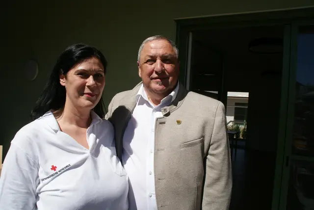 Geschäftsführerin des neuen Pflegestützpunkts Evelyn Ponstingl und Bürgermeister Helmut Sampt. | Foto: Anna Maria Kaufmann