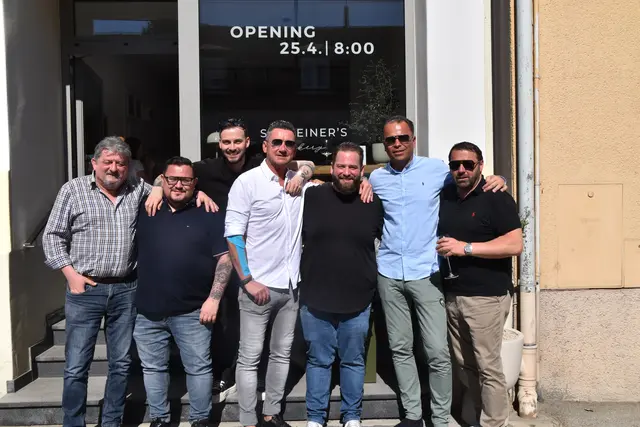 Zahlreiche Freunde, Wegbleiter und auch Kunden schauten zur Eröffnung vorbei. | Foto: MeinBezirk/Michael Strini
