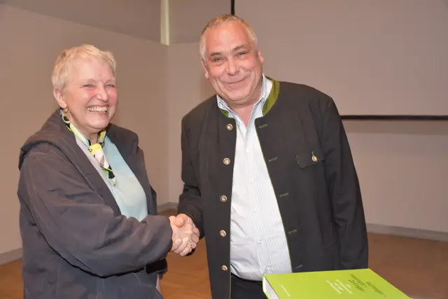 Buchpräsentation „Aichinger-Haslinger-Zeilinger", Atlas der Familiennamen auf -inger in Oberösterreich von Karl Hohensinner im Adalbert Stifter Institut. Das Buch kann beim Herausgeber Adalbert-Stifter-Institut um 33 Euro erworben werden.
Adalbert-Stifter-Institut des Landes Oberösterreich
Adalbert-Stifter-Platz 1
4020 Linz
Telefon: +43 (0)732 7720/11294–11295
E-Mail: office@stifter-haus.at | Foto: Robert Zinterhof