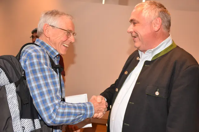 Buchpräsentation „Aichinger-Haslinger-Zeilinger", Atlas der Familiennamen auf -inger in Oberösterreich von Karl Hohensinner im Adalbert Stifter Institut. Das Buch kann beim Herausgeber Adalbert-Stifter-Institut um 33 Euro erworben werden.
Adalbert-Stifter-Institut des Landes Oberösterreich
Adalbert-Stifter-Platz 1
4020 Linz
Telefon: +43 (0)732 7720/11294–11295
E-Mail: office@stifter-haus.at | Foto: Robert Zinterhof