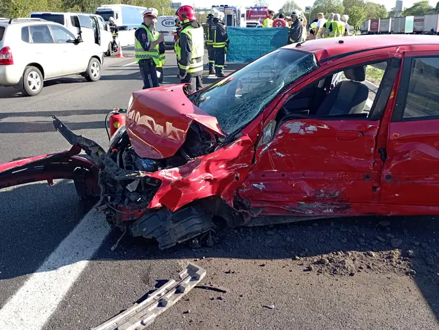 Pkw-Lenkerin bei Crash mit einem Kleinbus schwer verletzt