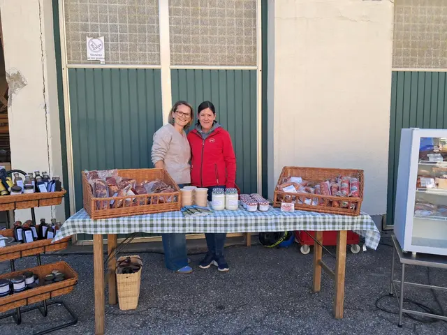 Karina Mayerhofer und Franziska Sanz vom Hofladen Bürgstein-Sanz