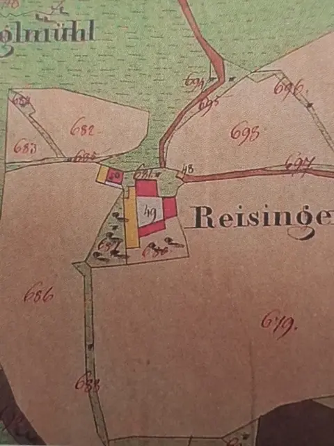 Foto aus dem Buch "Aichinger-Haslinger-Zeilinger", Quelle DORSIS Urmappe. Zahlreiche Bilder aus der DORIS Urmapp veranschaulichen das Buch. Buchpräsentation „Aichinger-Haslinger-Zeilinger", Atlas der Familiennamen auf -inger in Oberösterreich von Karl Hohensinner im Adalbert Stifter Institut. Das Buch kann beim Herausgeber Adalbert-Stifter-Institut um 33 Euro erworben werden.
Adalbert-Stifter-Institut des Landes Oberösterreich
Adalbert-Stifter-Platz 1
4020 Linz
Telefon: +43 (0)732 7720/11294–11295
E-Mail: office@stifter-haus.at | Foto: Robert Zinterhof