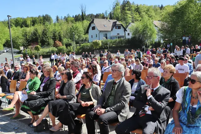 Unter großer Beteiligung der Bevölkerung und zahlreichen Ehrengästen wurde die VS St. Bartholomä feierlich ihrer Bestimmung übergeben. | Foto: Edith Ertl